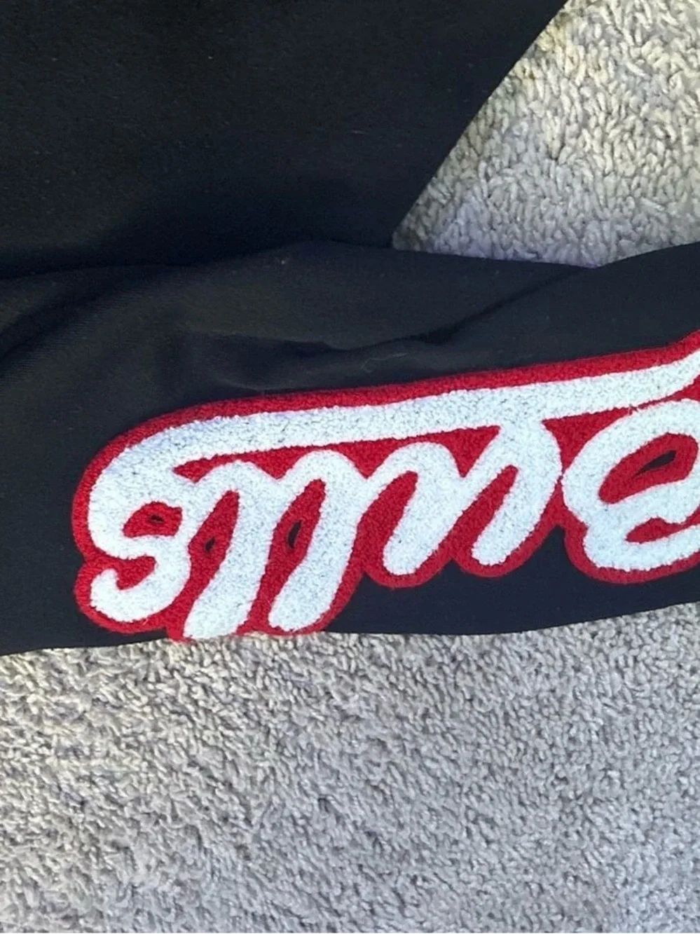 Chicago Bulls NBA Logo Graphic Long Sleeve Crewneck Sweatshirt